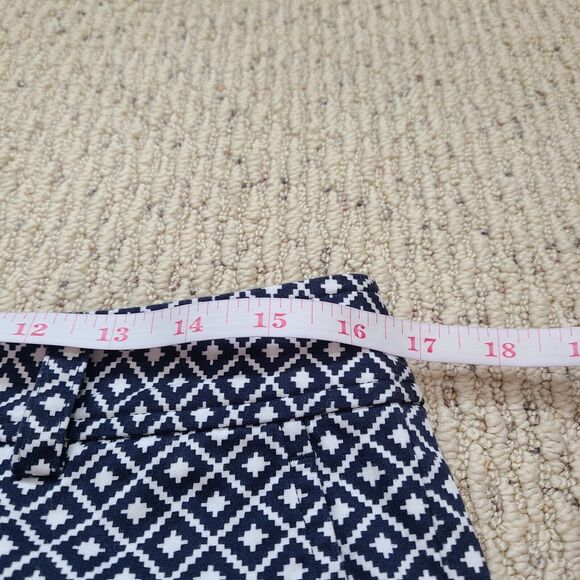 Chaps Womens Geometric Bermuda Short Size 10 Blue White Summer Nautical - Picture 5 of 8